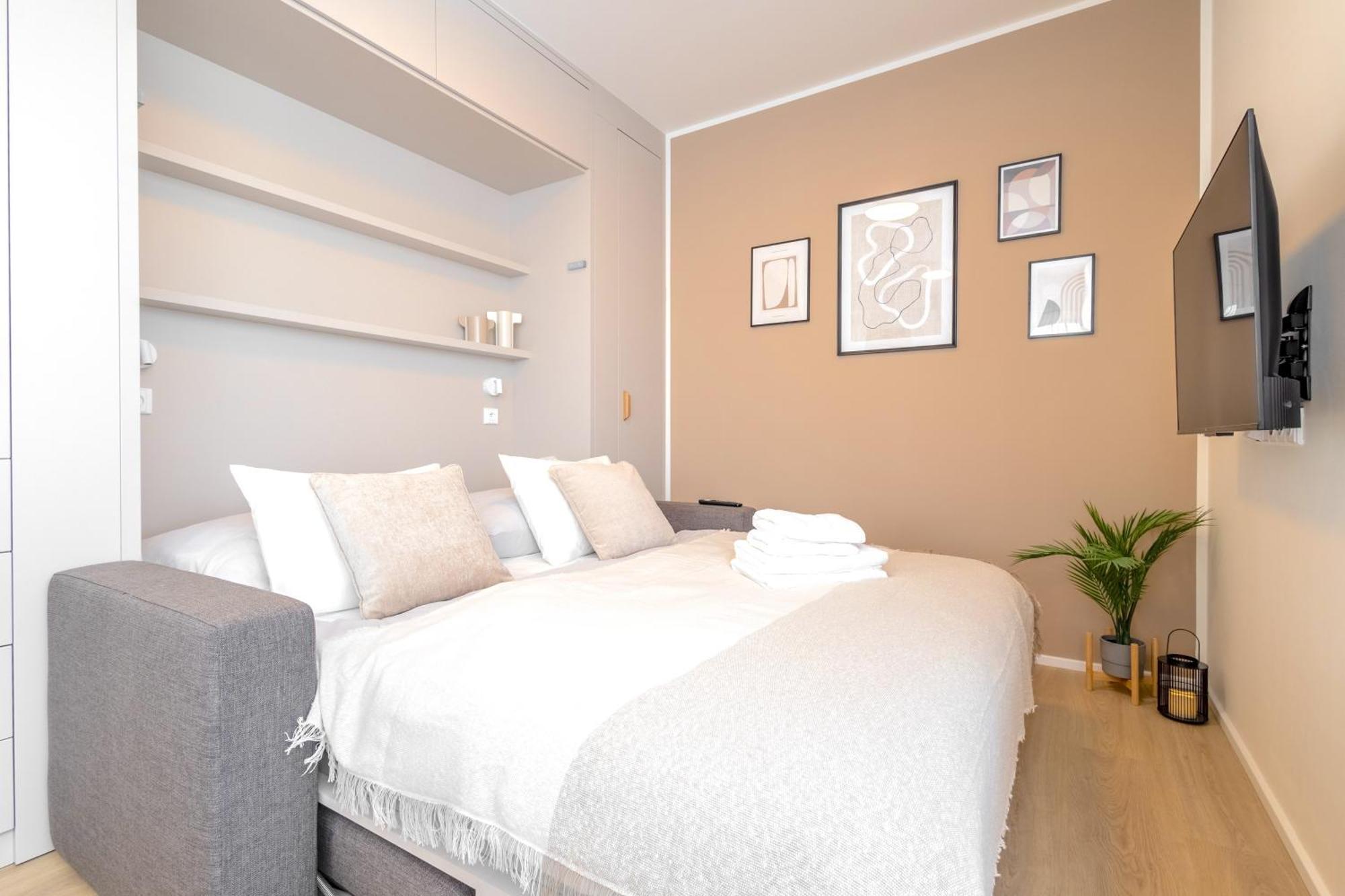 Bright 2Br - 5Th Floor, Balcony, Free Parking By Gravity Prague 아파트 외부 사진