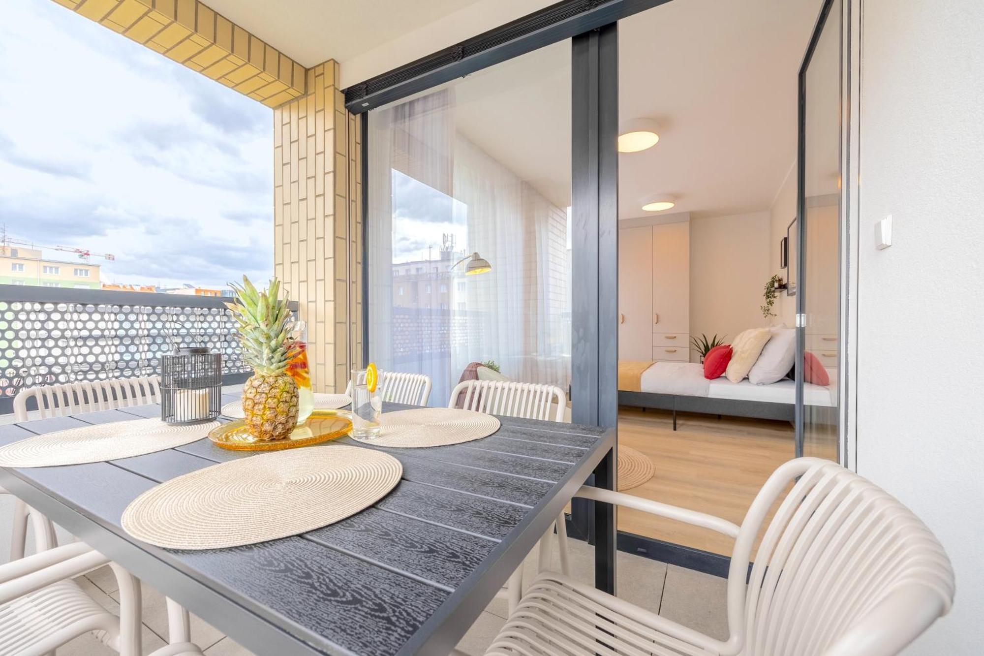 Bright 2Br - 5Th Floor, Balcony, Free Parking By Gravity Prague 아파트 외부 사진