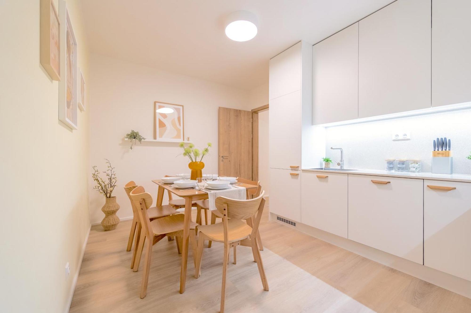 Bright 2Br - 5Th Floor, Balcony, Free Parking By Gravity Prague 아파트 외부 사진