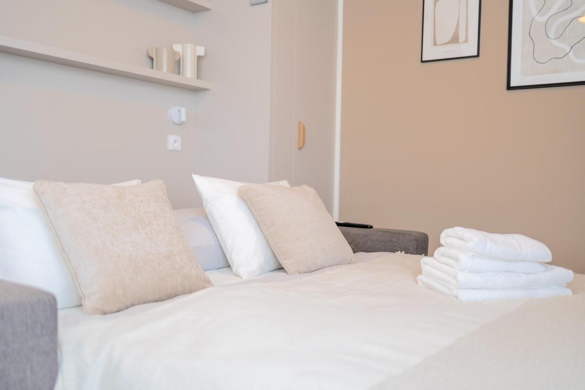 Bright 2Br - 5Th Floor, Balcony, Free Parking By Gravity Prague 아파트 외부 사진